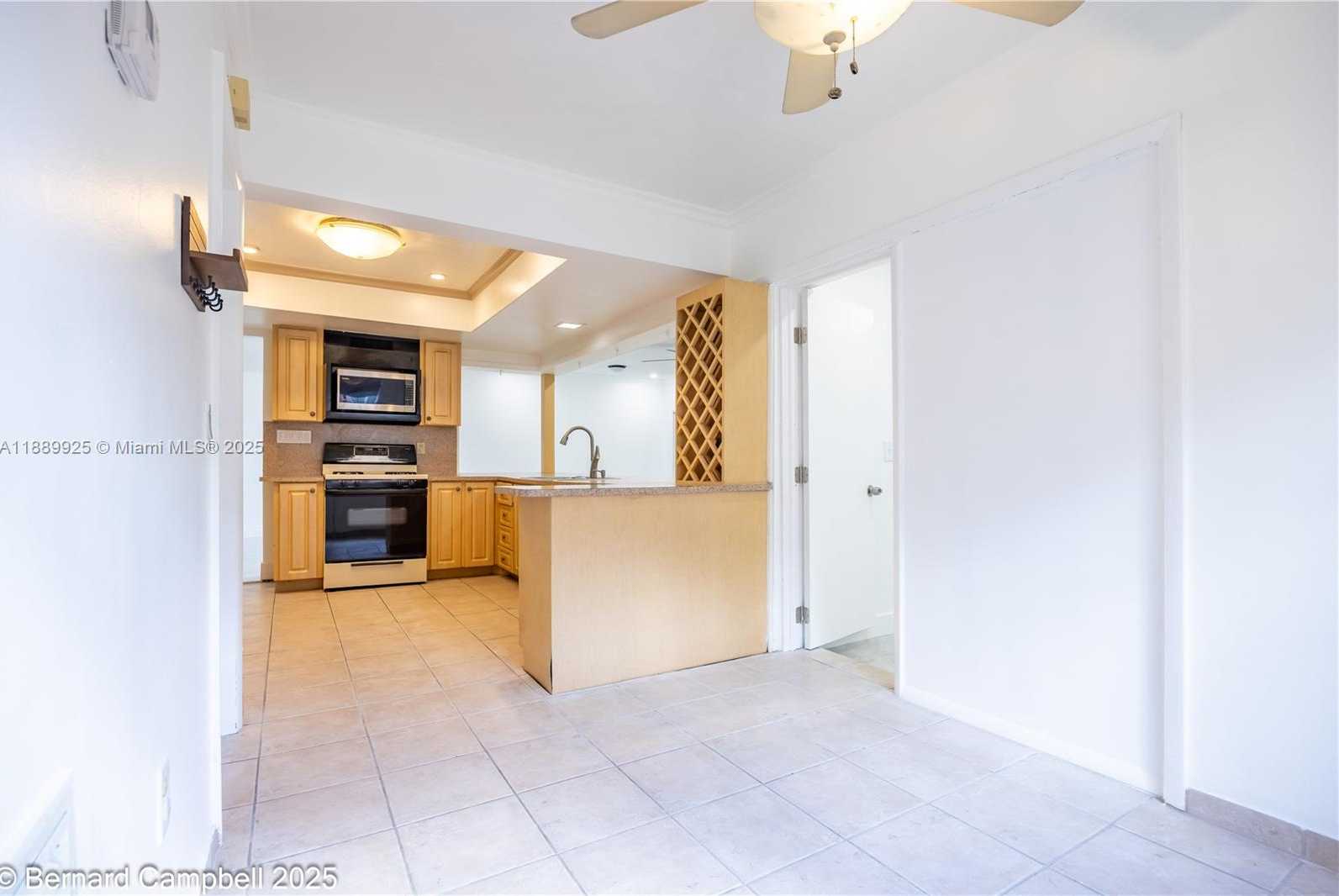 Small Image of 6612 DAHLIA DR, Miramar Number 11
