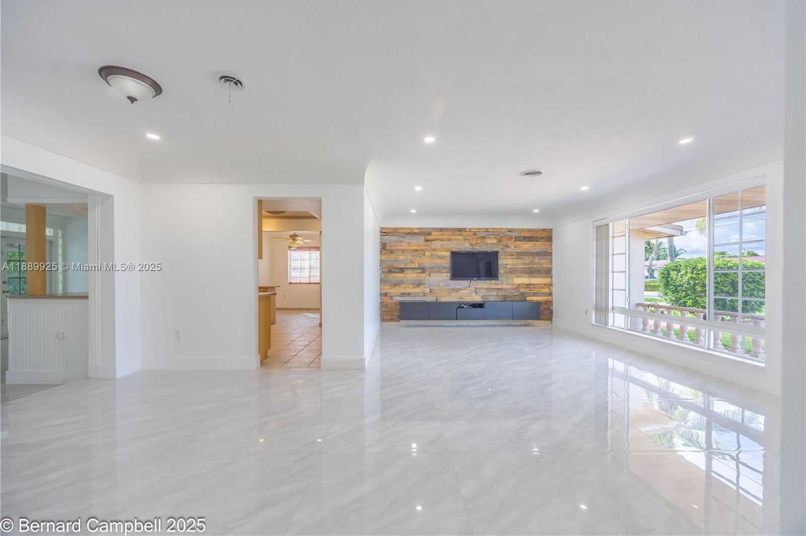 Small Image of 6612 DAHLIA DR, Miramar Number 13