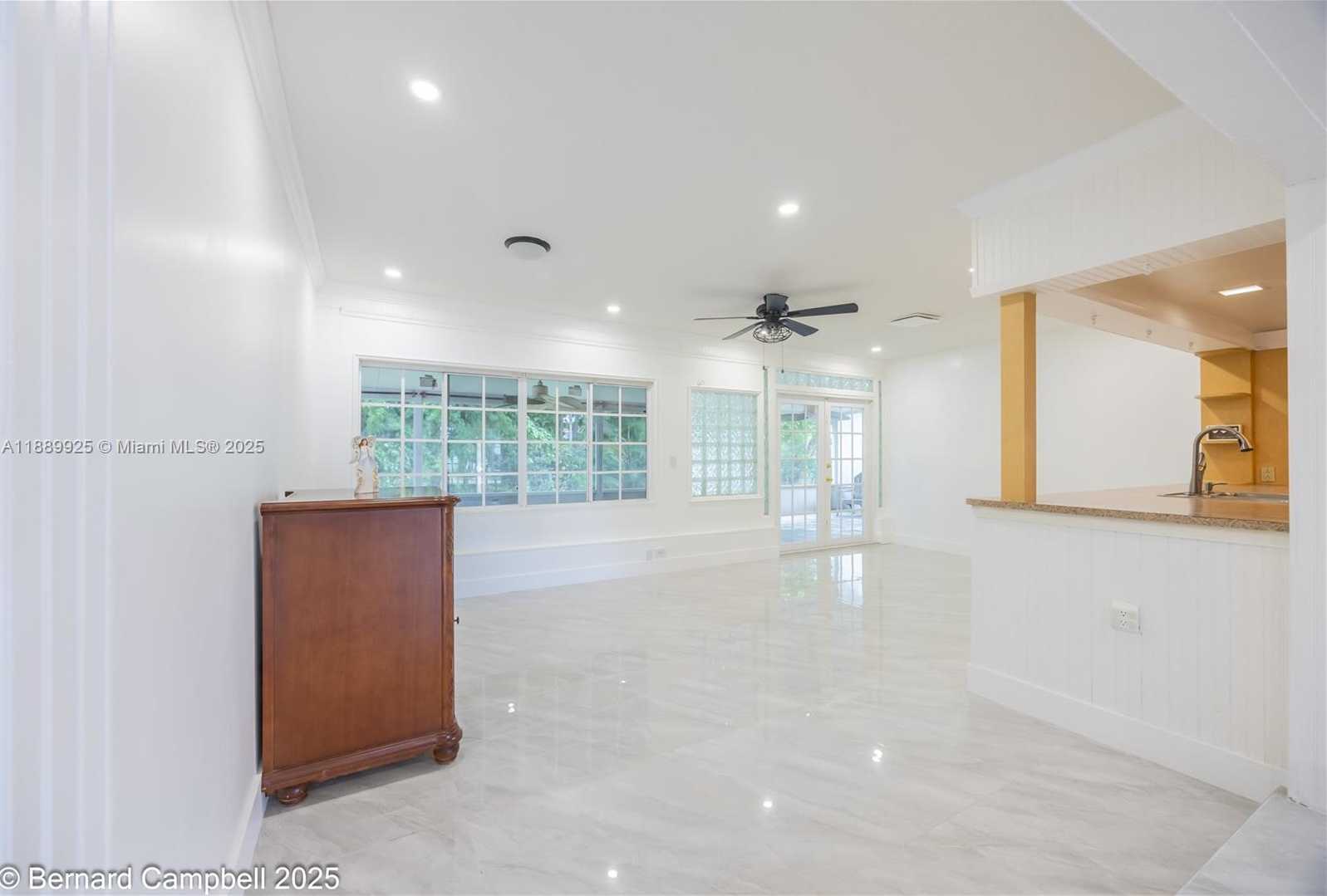 Small Image of 6612 DAHLIA DR, Miramar Number 15