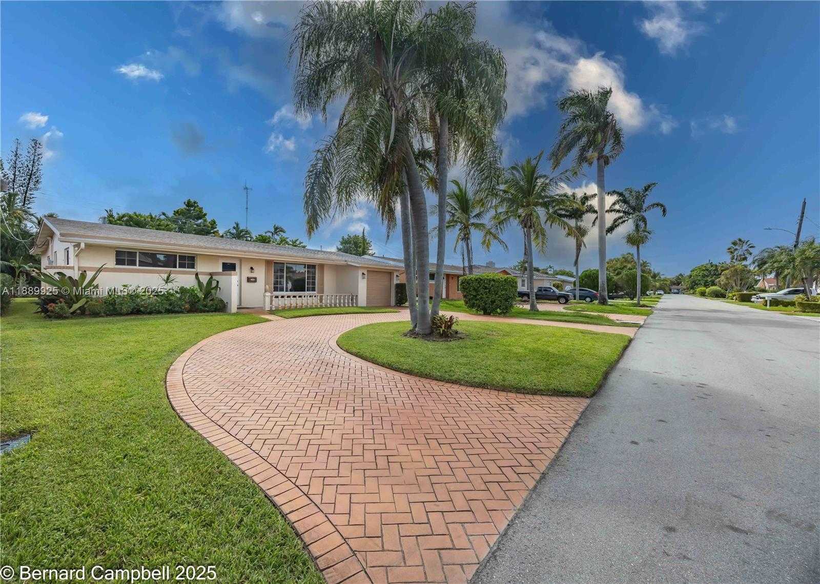 Small Image of 6612 DAHLIA DR, Miramar Number 2