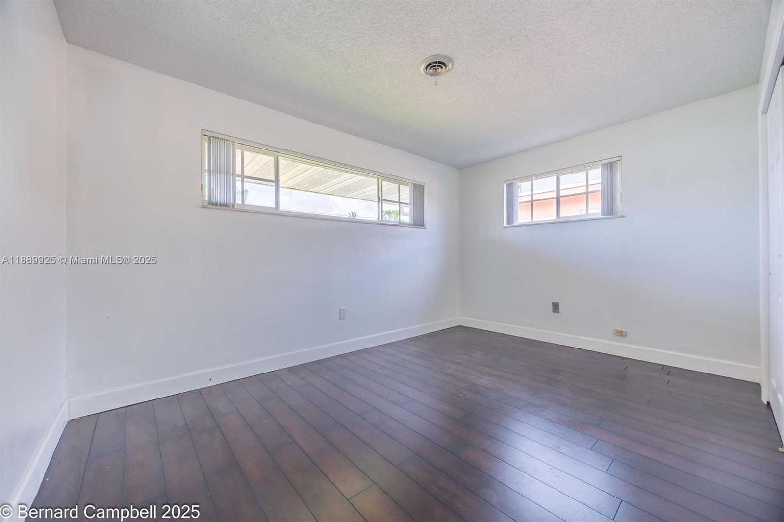 Small Image of 6612 DAHLIA DR, Miramar Number 23