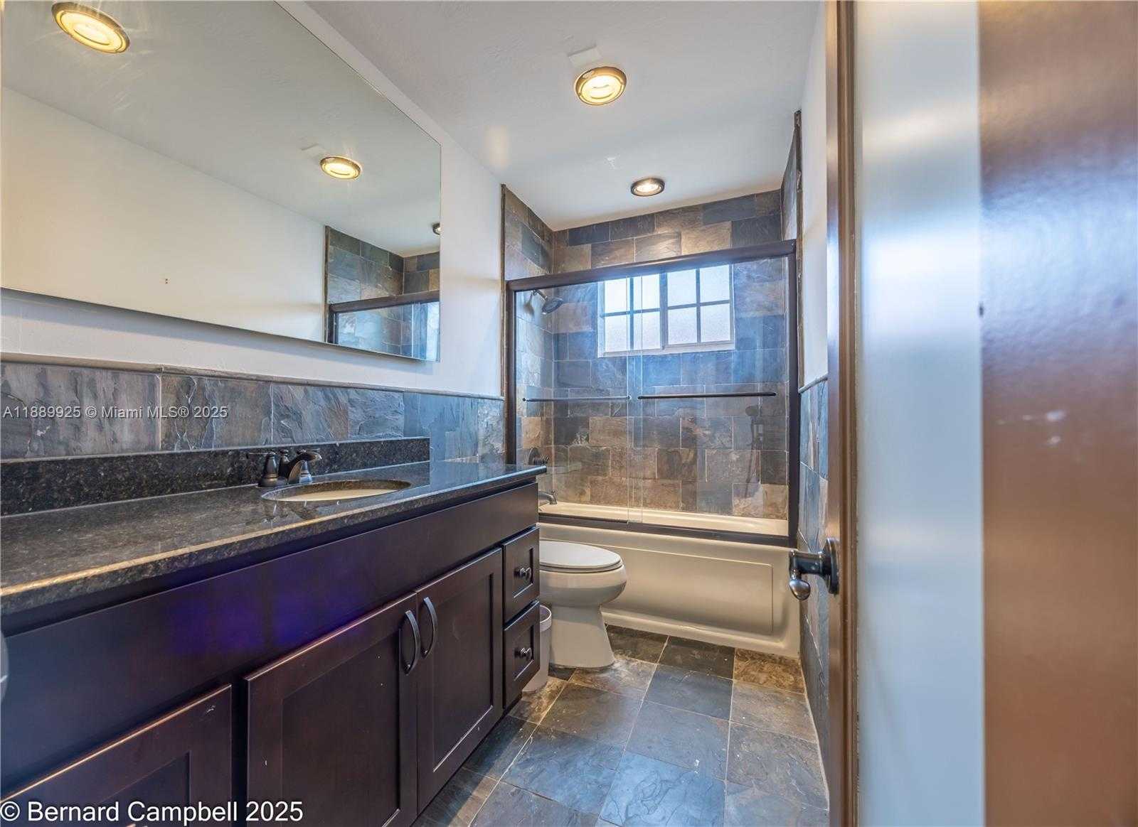 Small Image of 6612 DAHLIA DR, Miramar Number 25