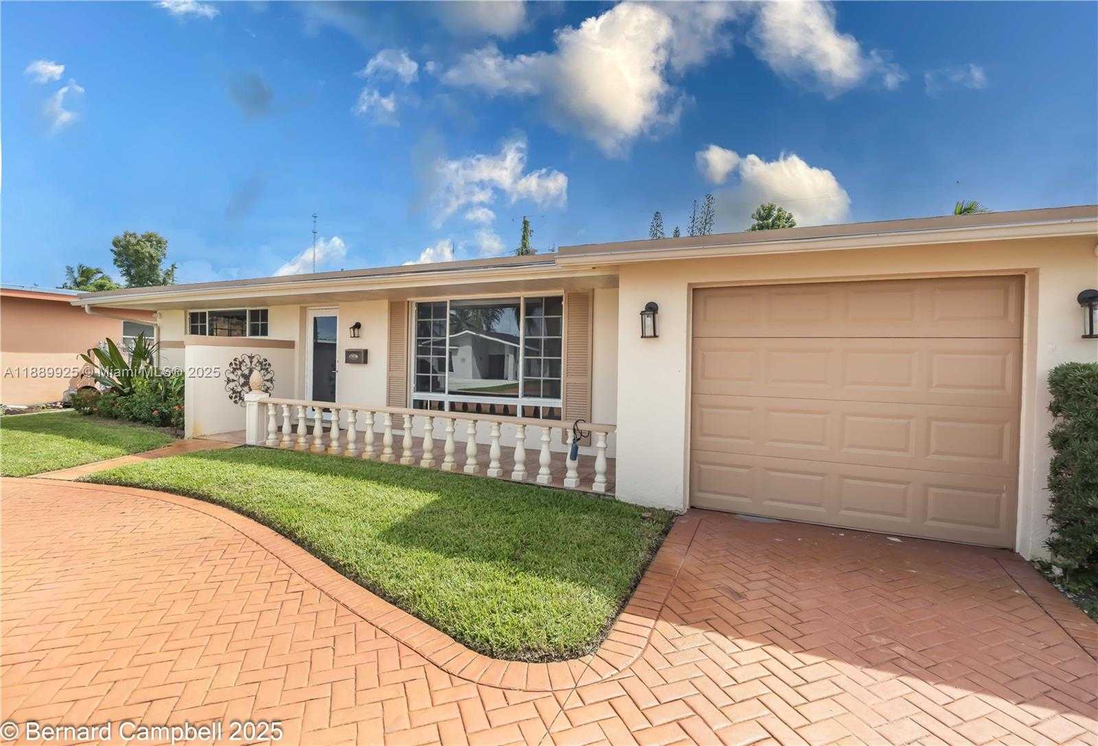 Small Image of 6612 DAHLIA DR, Miramar Number 3