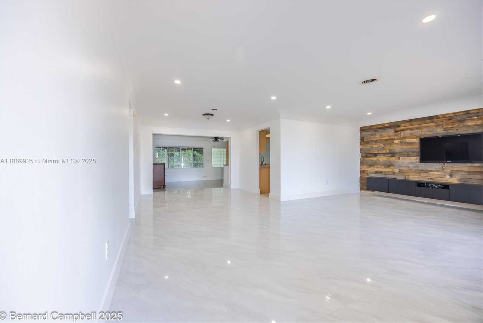 Small Image of 6612 DAHLIA DR, Miramar Number 5