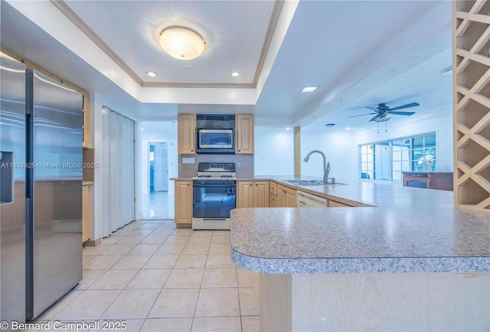 Small Image of 6612 DAHLIA DR, Miramar Number 9