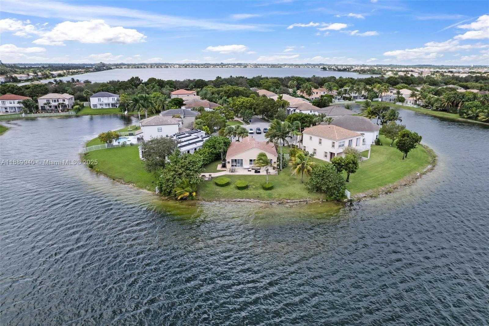 Small Image of 17018 SOUTH WEST 52ND CT, Miramar Number 43