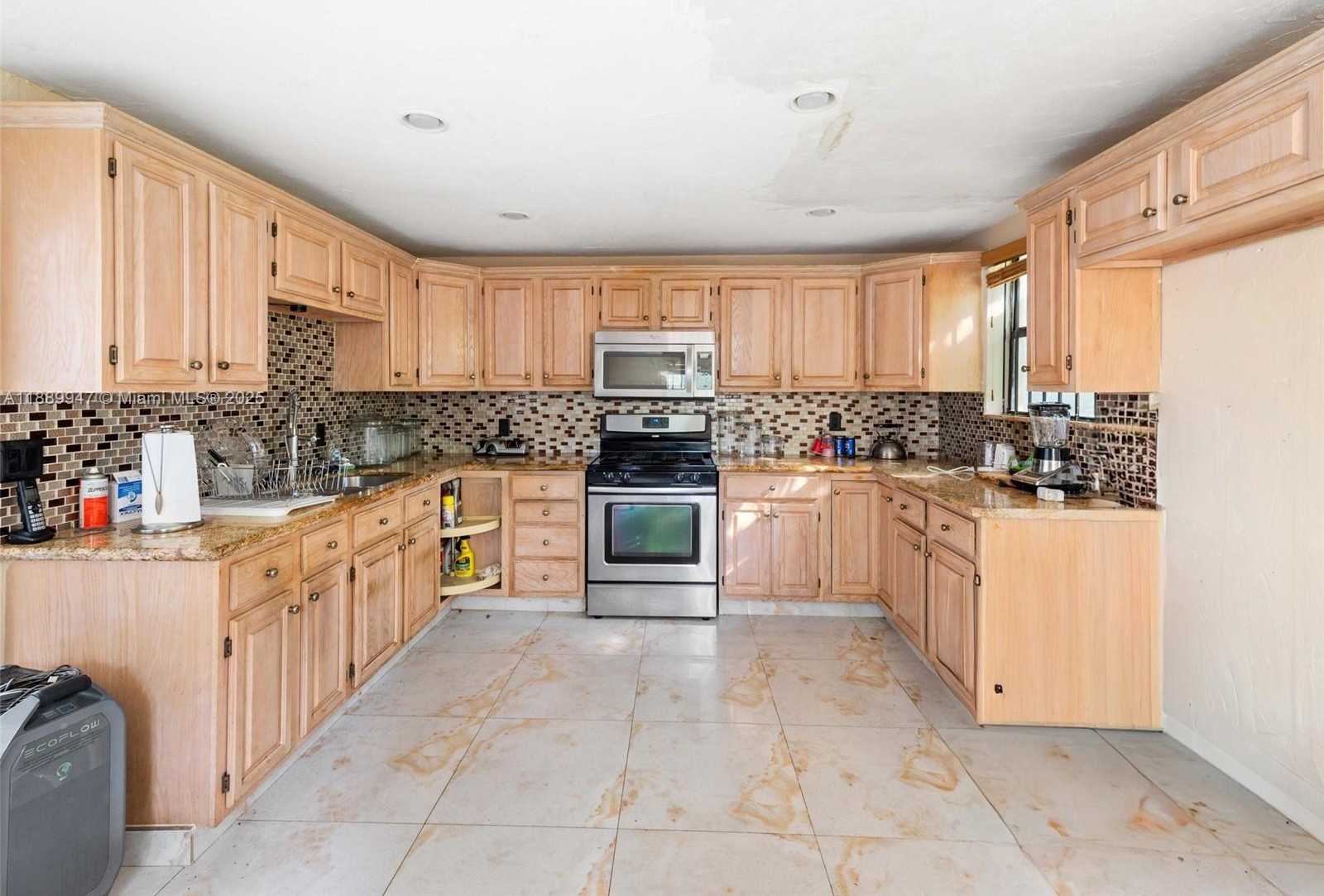 Small Image of 16815 NORTH WEST 38TH CT, Miami Gardens Number 3