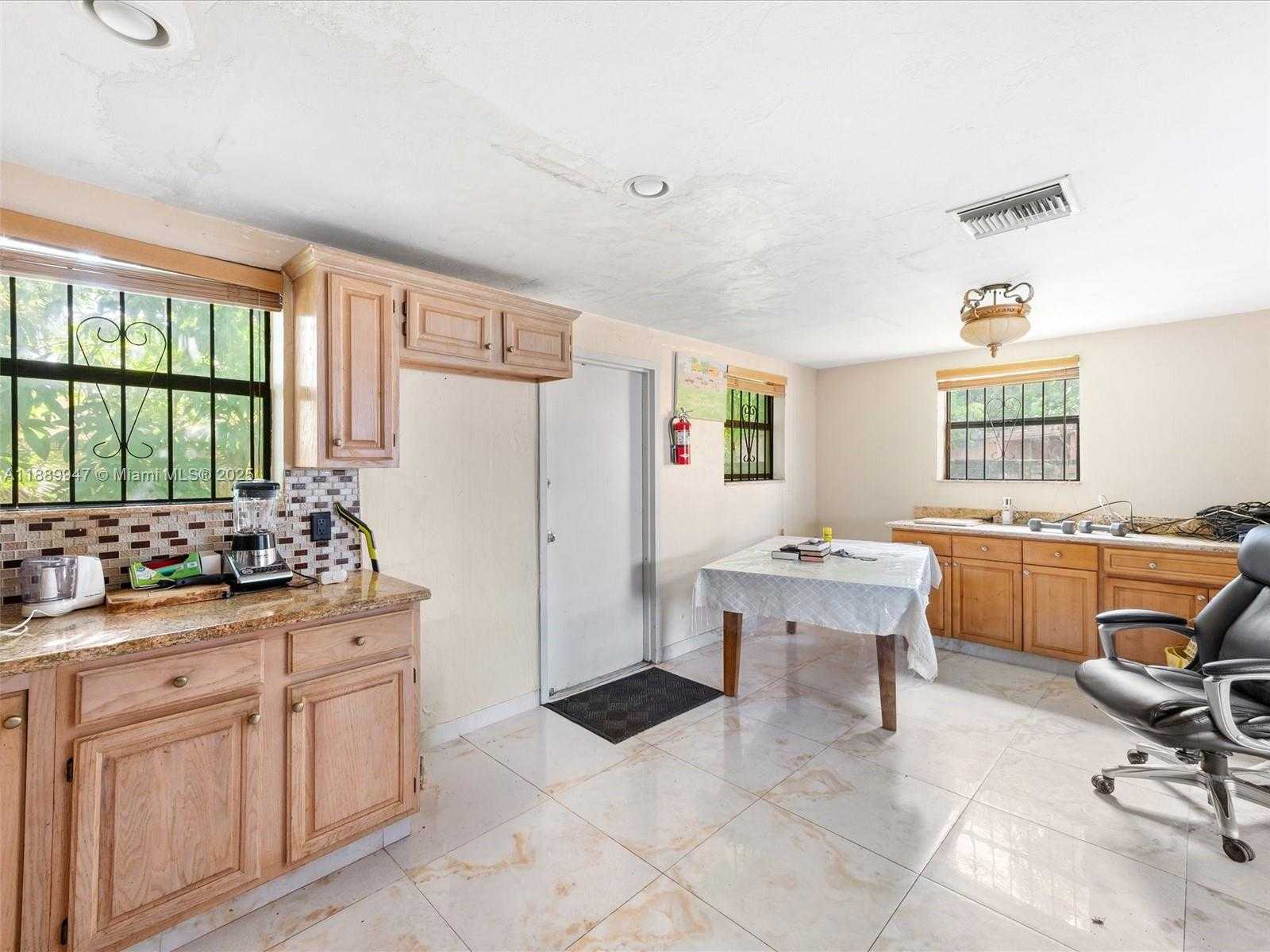 Small Image of 16815 NORTH WEST 38TH CT, Miami Gardens Number 4