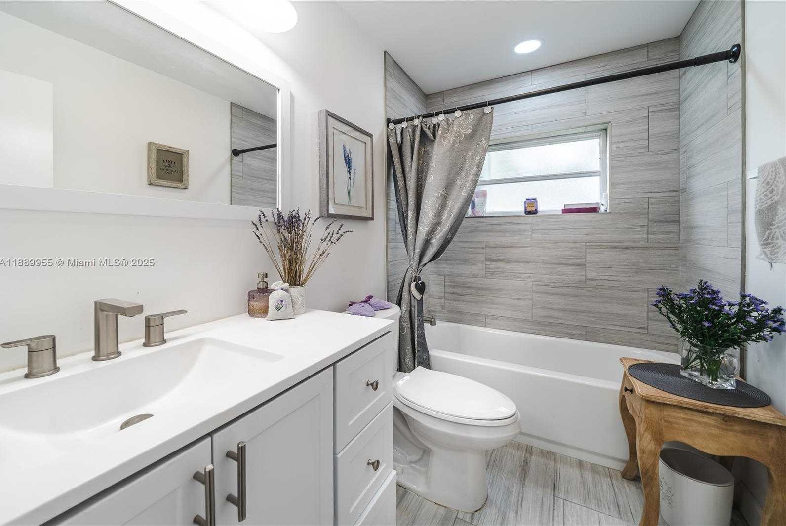 Small Image of 7747 CLOVERFIELD CIR, Boca Raton Number 16