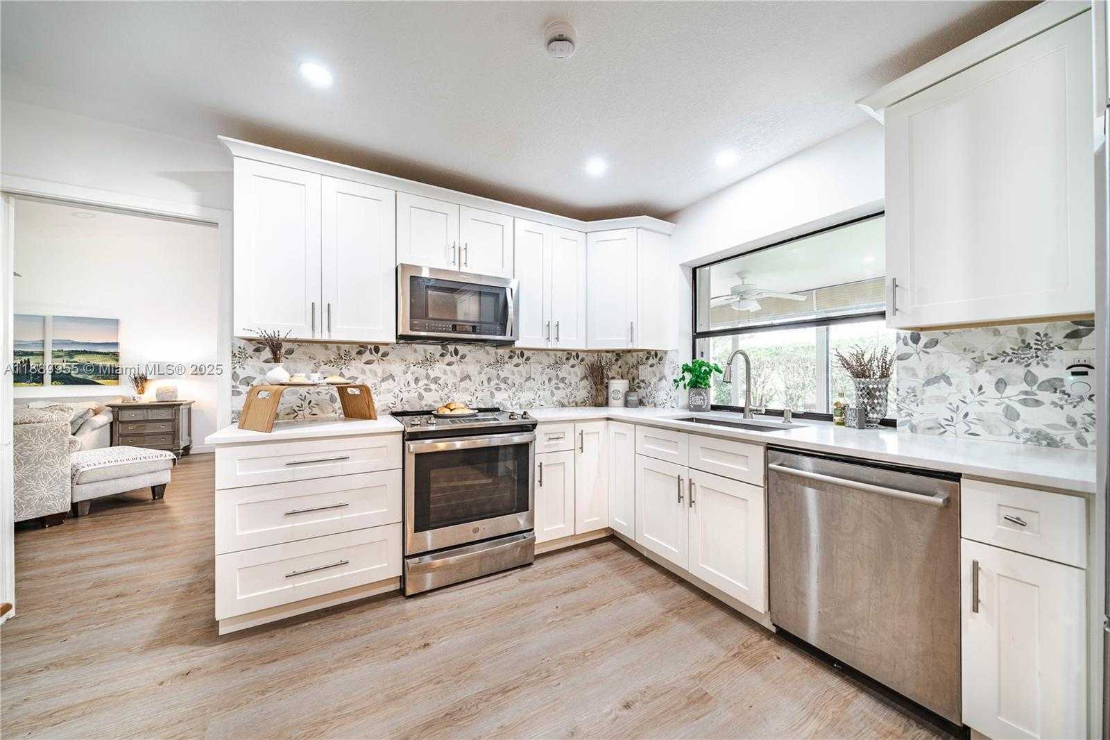 Small Image of 7747 CLOVERFIELD CIR, Boca Raton Number 23