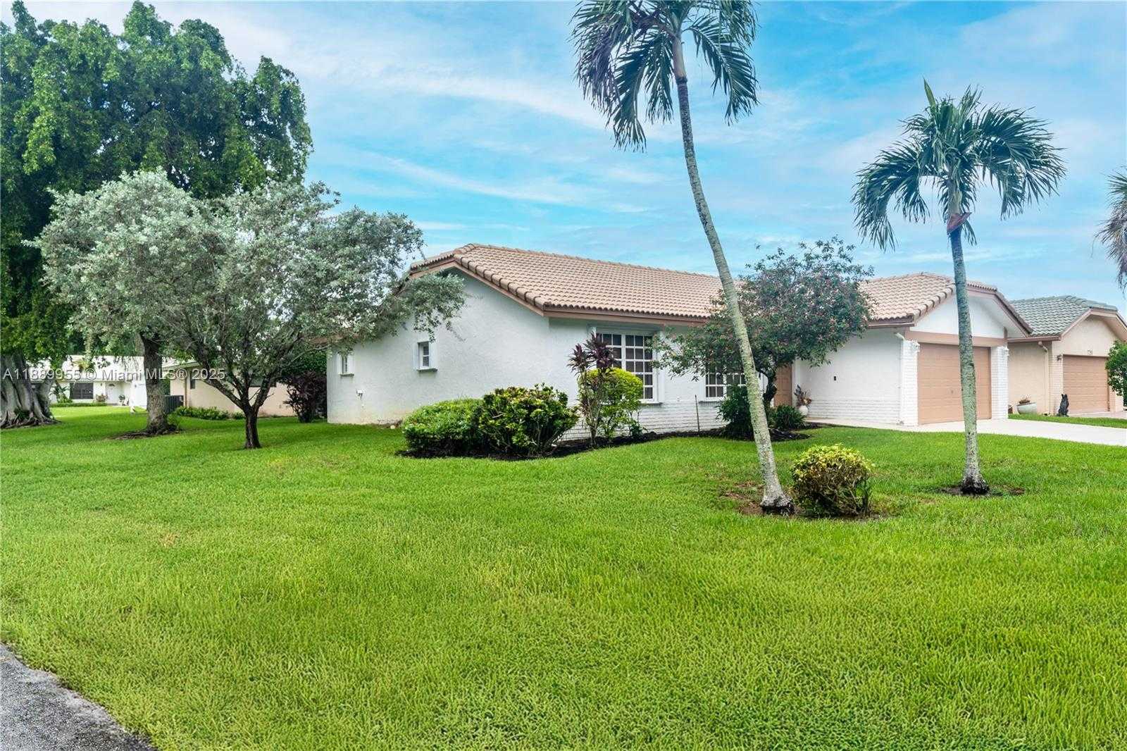 Small Image of 7747 CLOVERFIELD CIR, Boca Raton Number 28