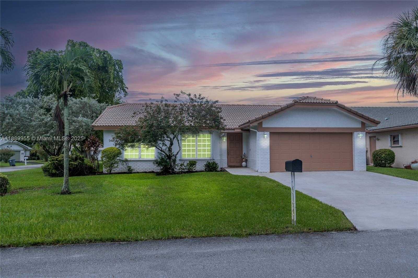 Small Image of 7747 CLOVERFIELD CIR, Boca Raton Number 3