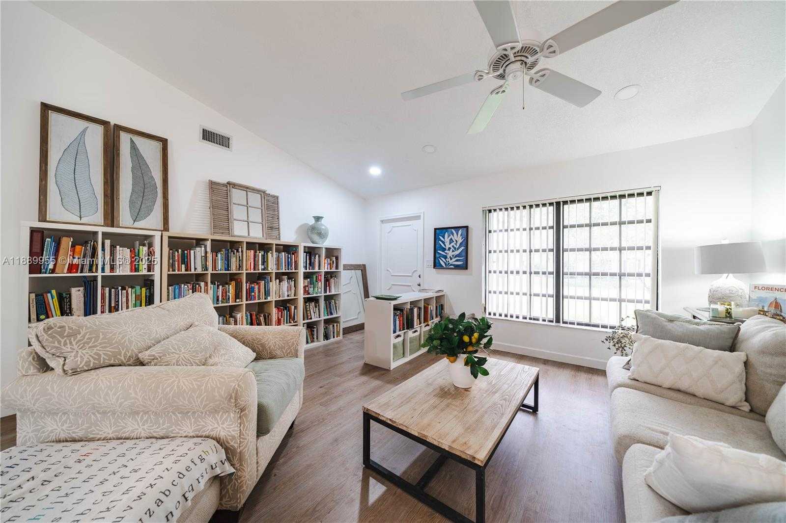 Small Image of 7747 CLOVERFIELD CIR, Boca Raton Number 5