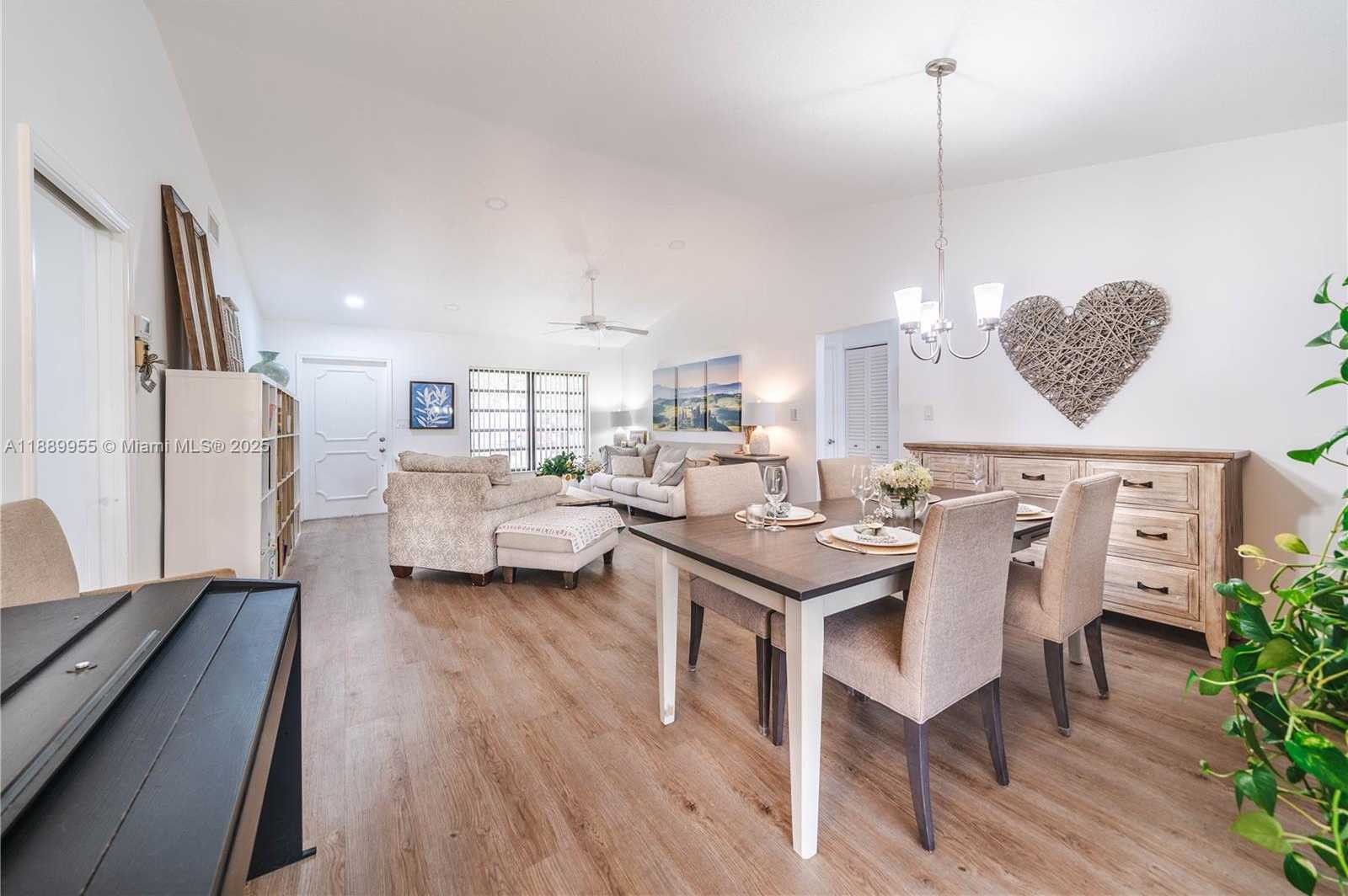 Small Image of 7747 CLOVERFIELD CIR, Boca Raton Number 8