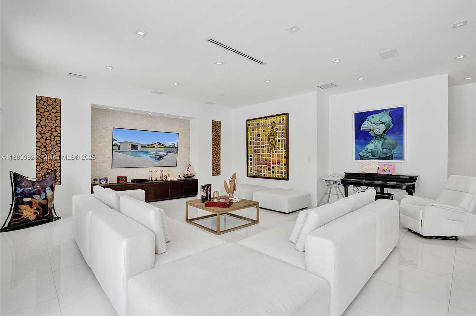 Small Image of 2600 SOUTH WEST 128TH CT, Miami Number 10