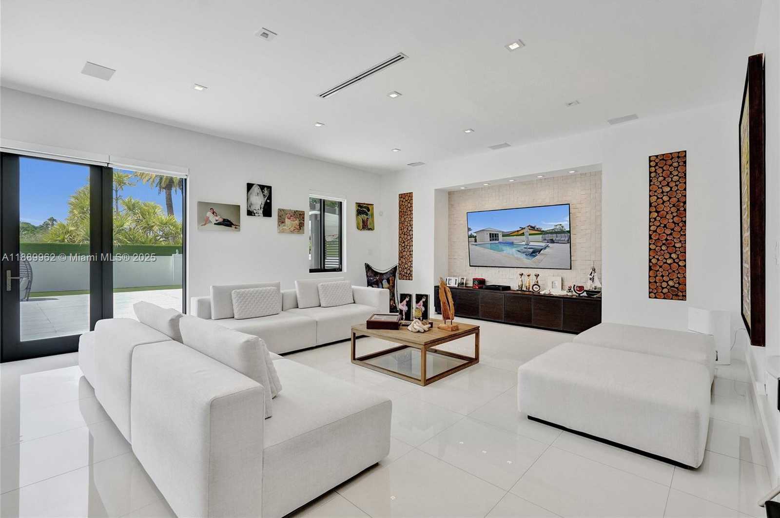 Small Image of 2600 SOUTH WEST 128TH CT, Miami Number 11