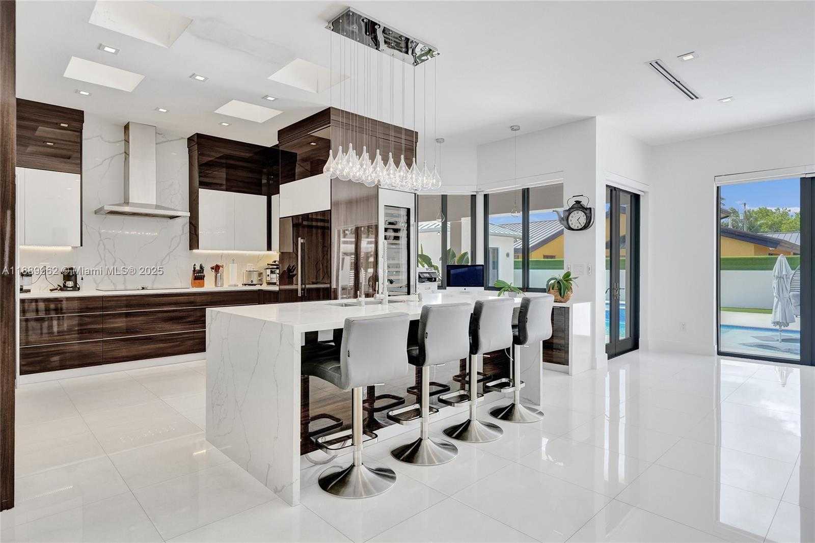 Small Image of 2600 SOUTH WEST 128TH CT, Miami Number 12