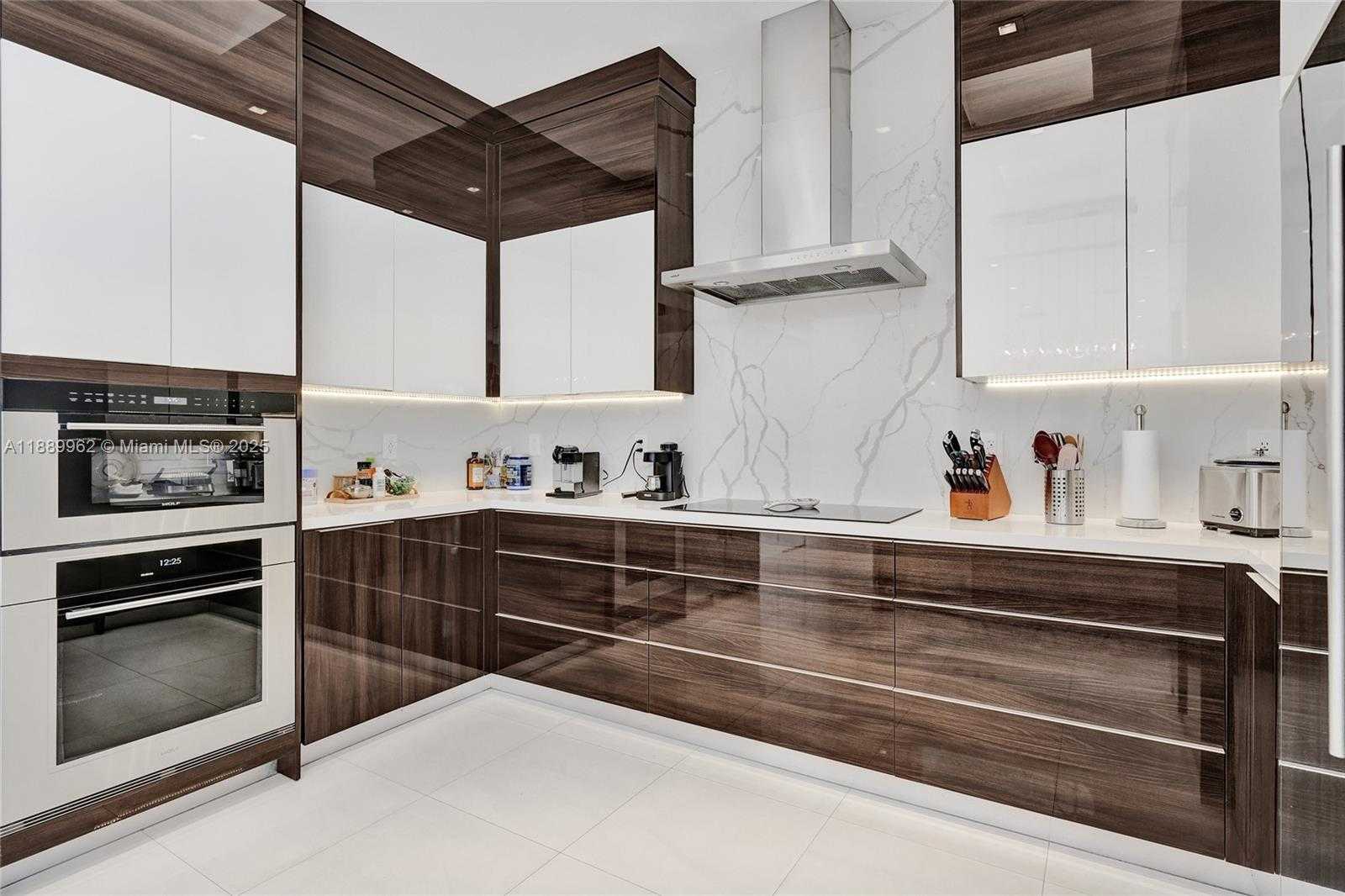 Small Image of 2600 SOUTH WEST 128TH CT, Miami Number 13
