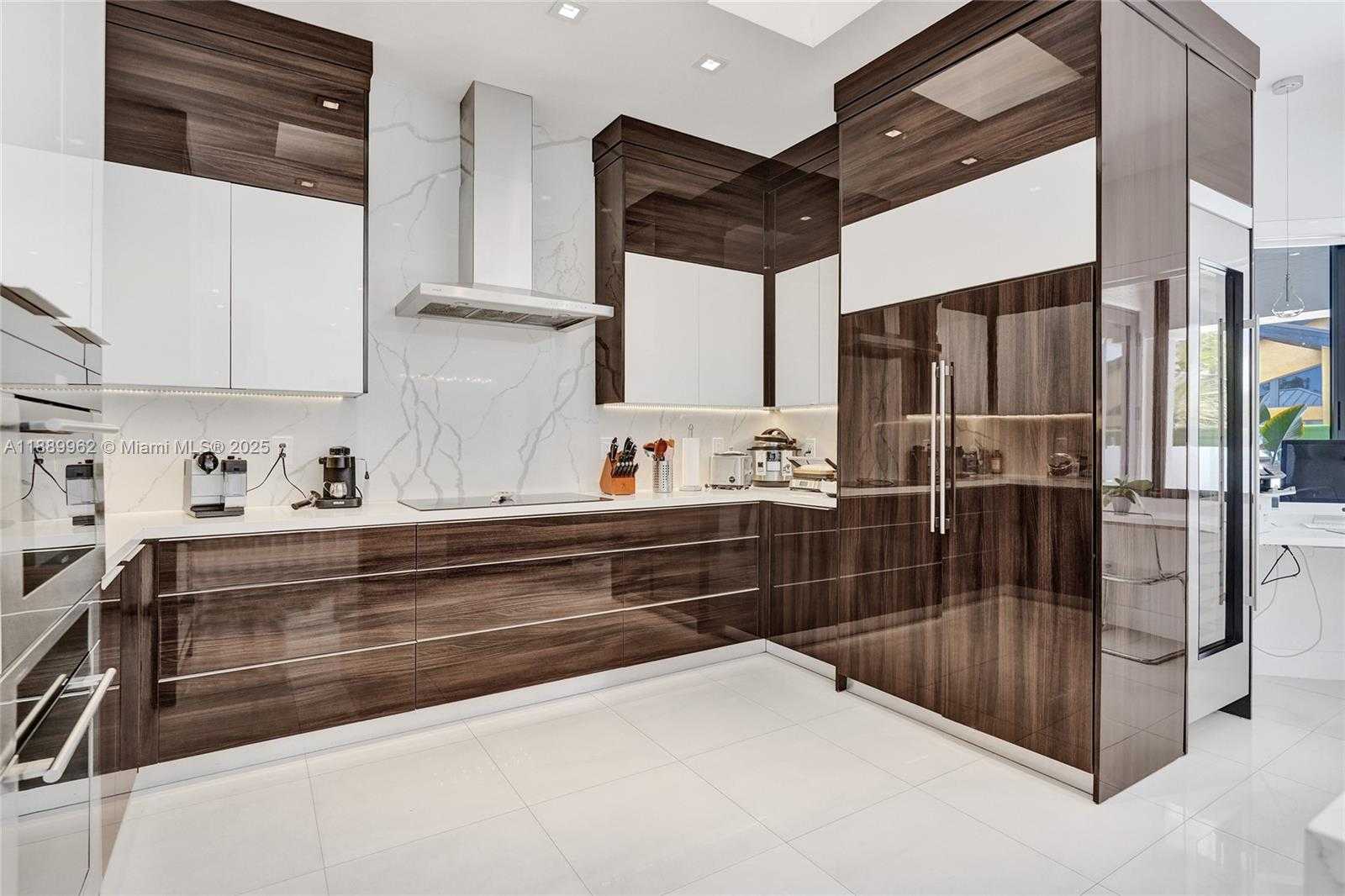 Small Image of 2600 SOUTH WEST 128TH CT, Miami Number 14