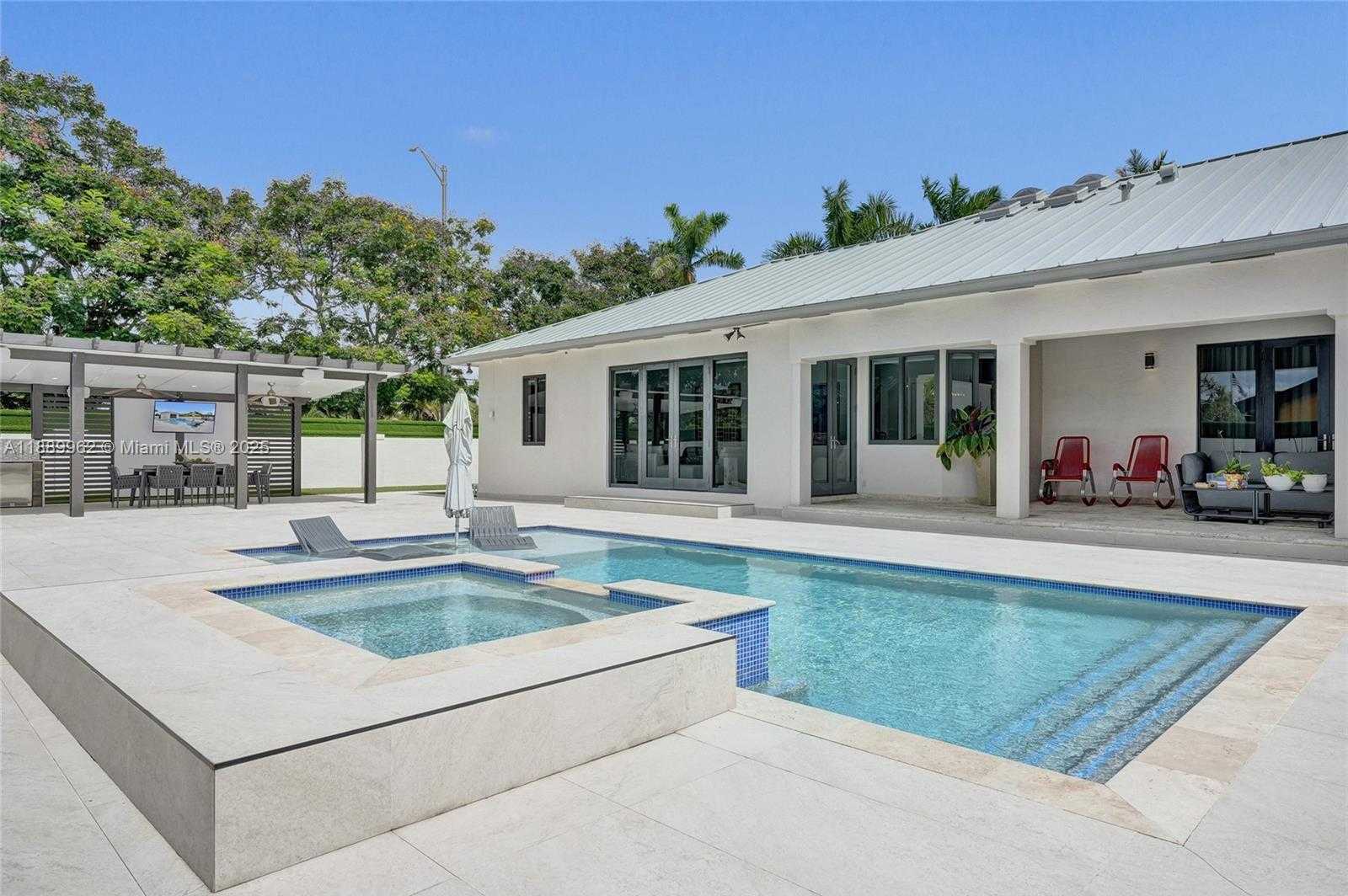 Small Image of 2600 SOUTH WEST 128TH CT, Miami Number 19