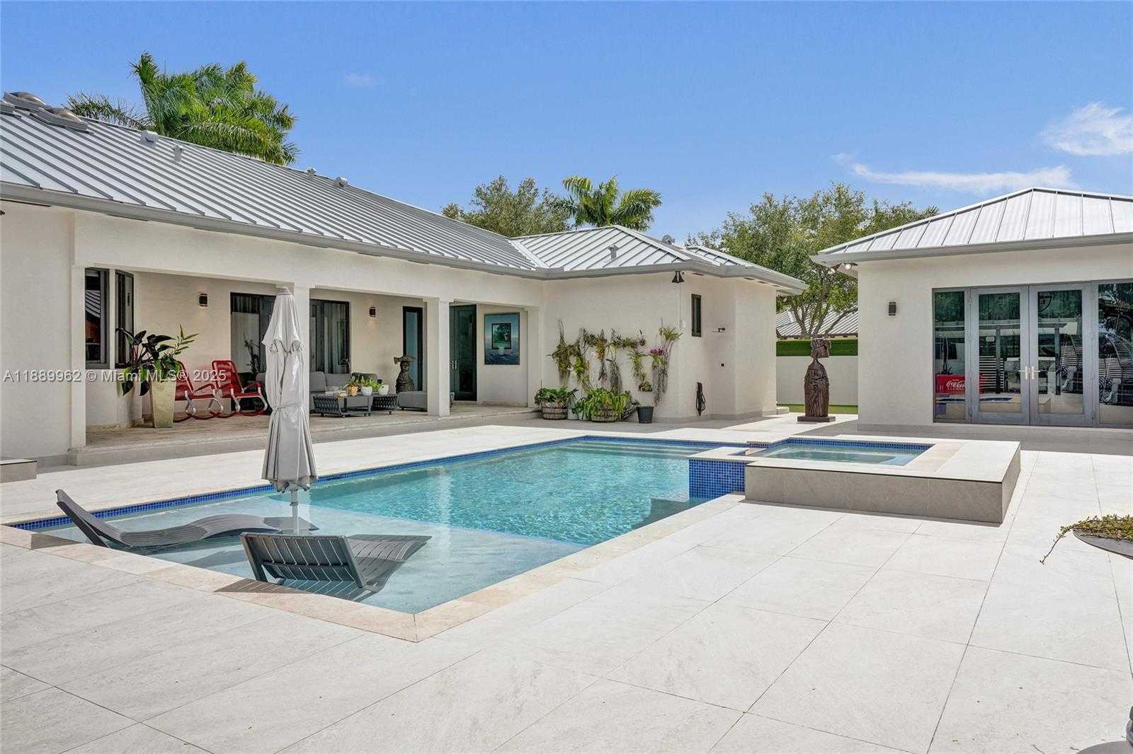 Small Image of 2600 SOUTH WEST 128TH CT, Miami Number 21
