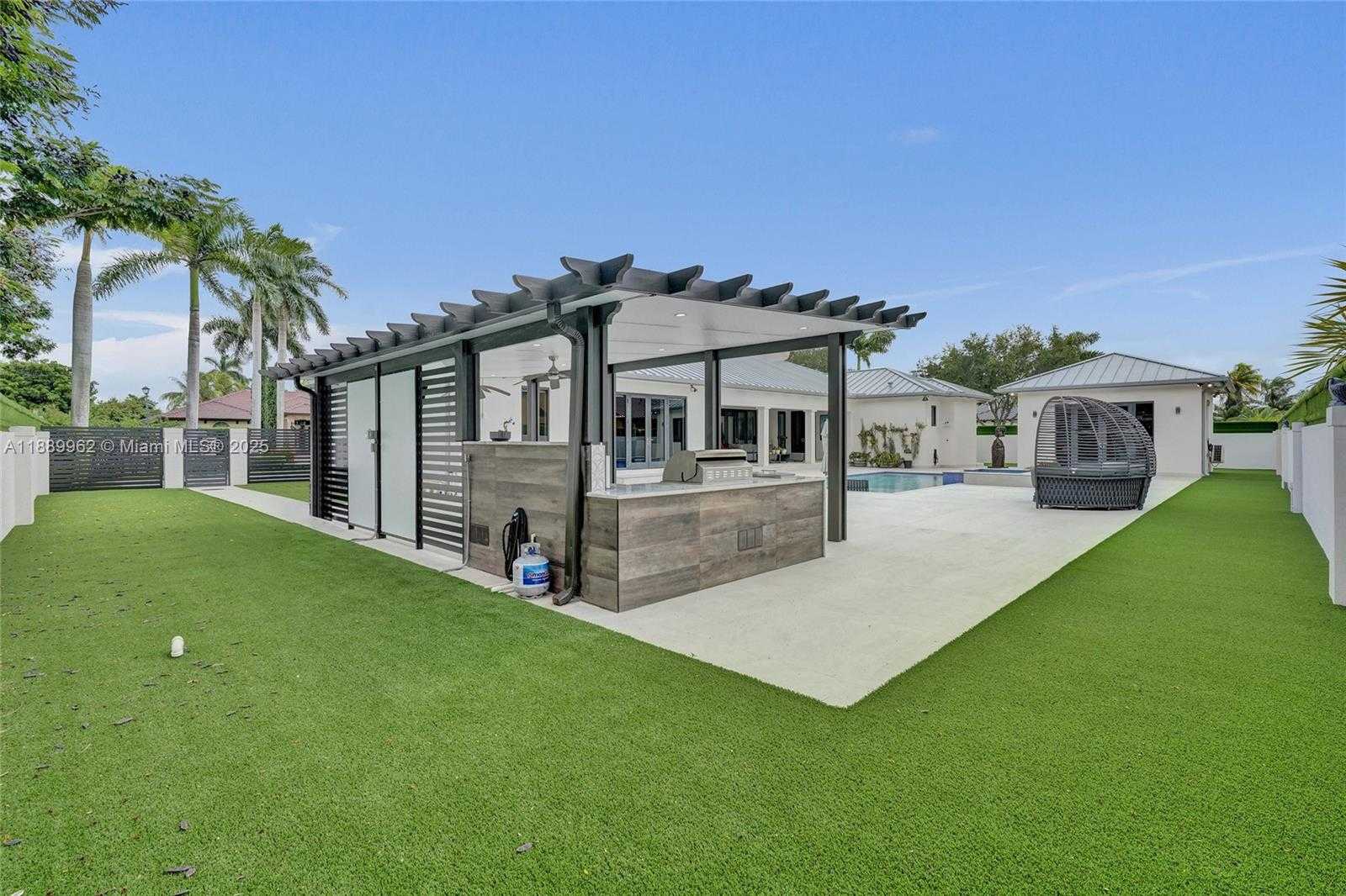 Small Image of 2600 SOUTH WEST 128TH CT, Miami Number 25