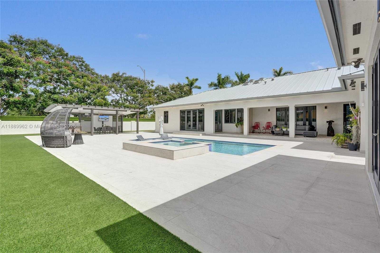Small Image of 2600 SOUTH WEST 128TH CT, Miami Number 26