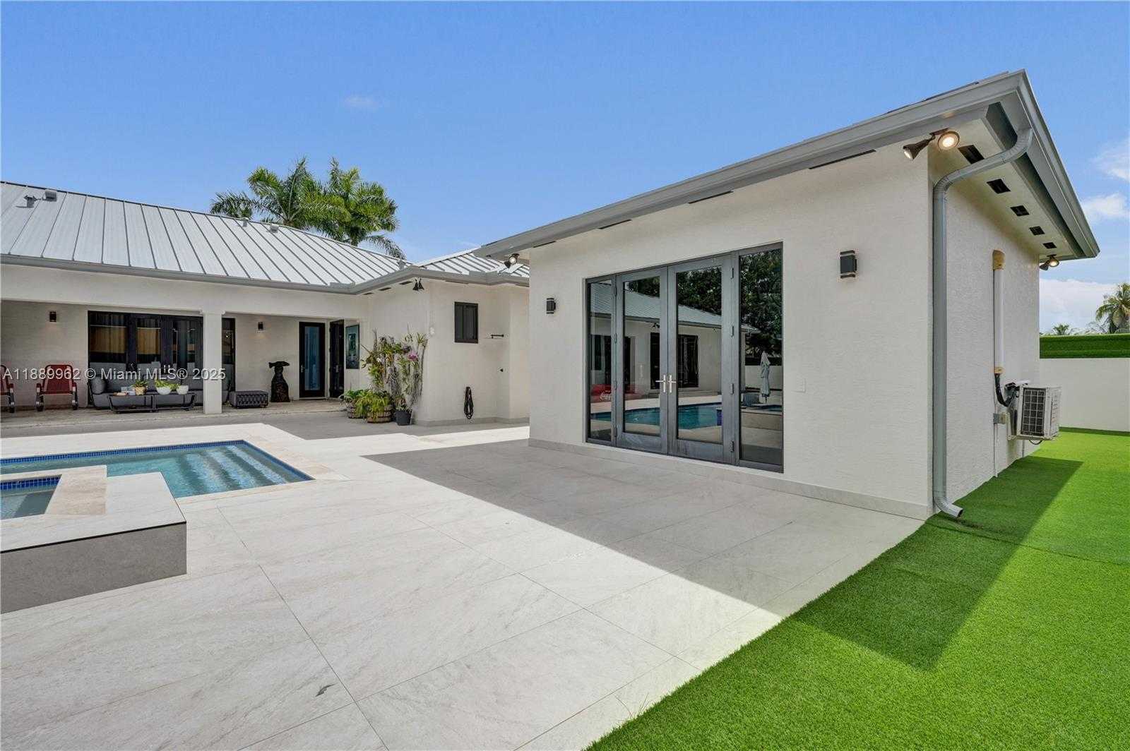 Small Image of 2600 SOUTH WEST 128TH CT, Miami Number 27