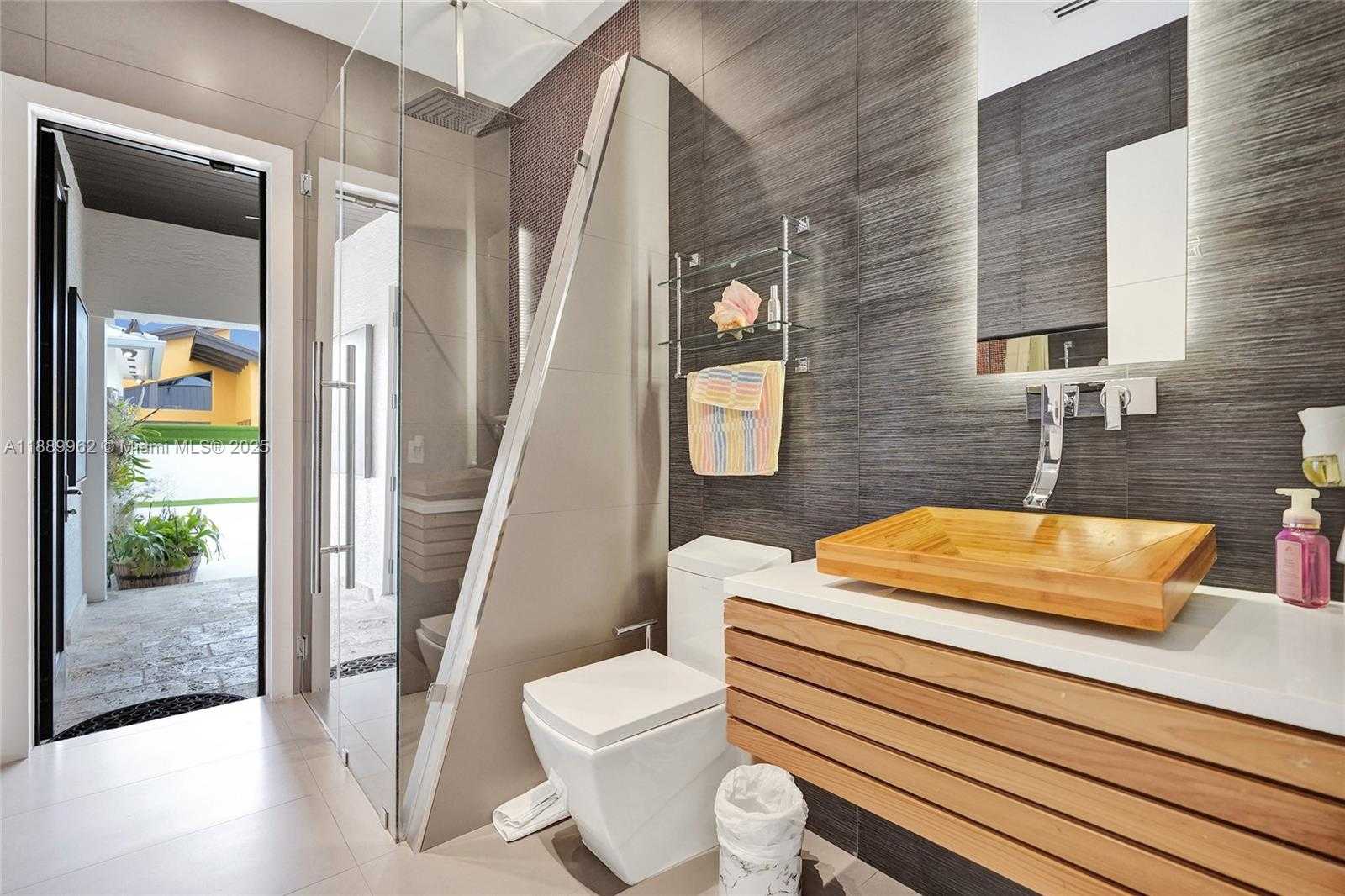 Small Image of 2600 SOUTH WEST 128TH CT, Miami Number 28