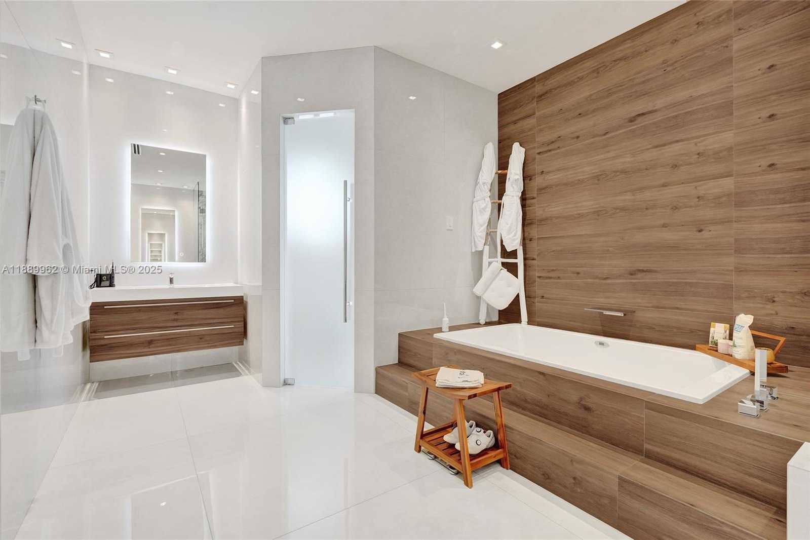 Small Image of 2600 SOUTH WEST 128TH CT, Miami Number 33