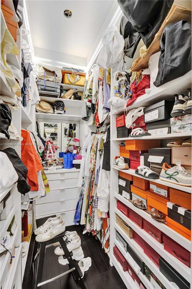 Small Image of 2600 SOUTH WEST 128TH CT, Miami Number 37