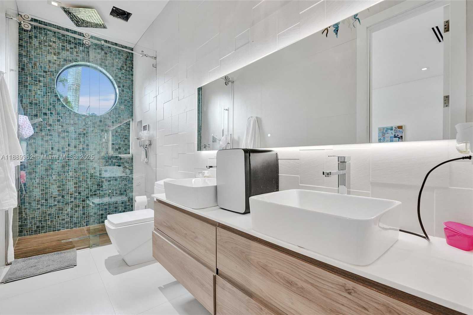 Small Image of 2600 SOUTH WEST 128TH CT, Miami Number 39