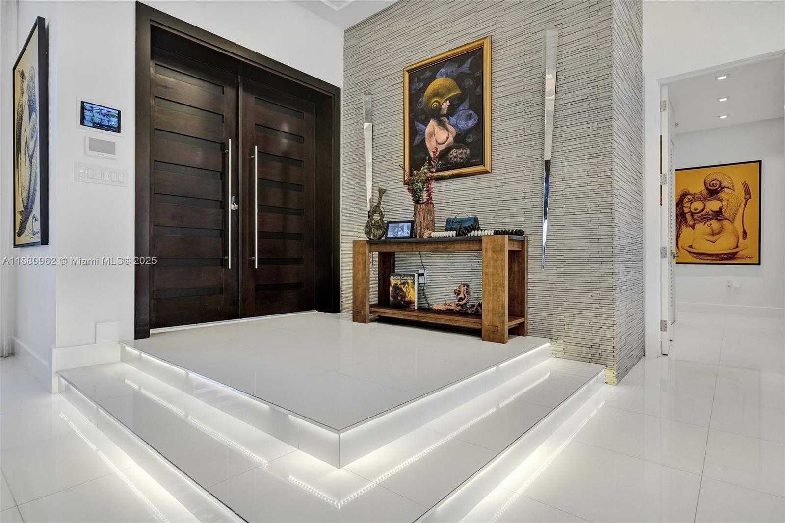 Small Image of 2600 SOUTH WEST 128TH CT, Miami Number 4