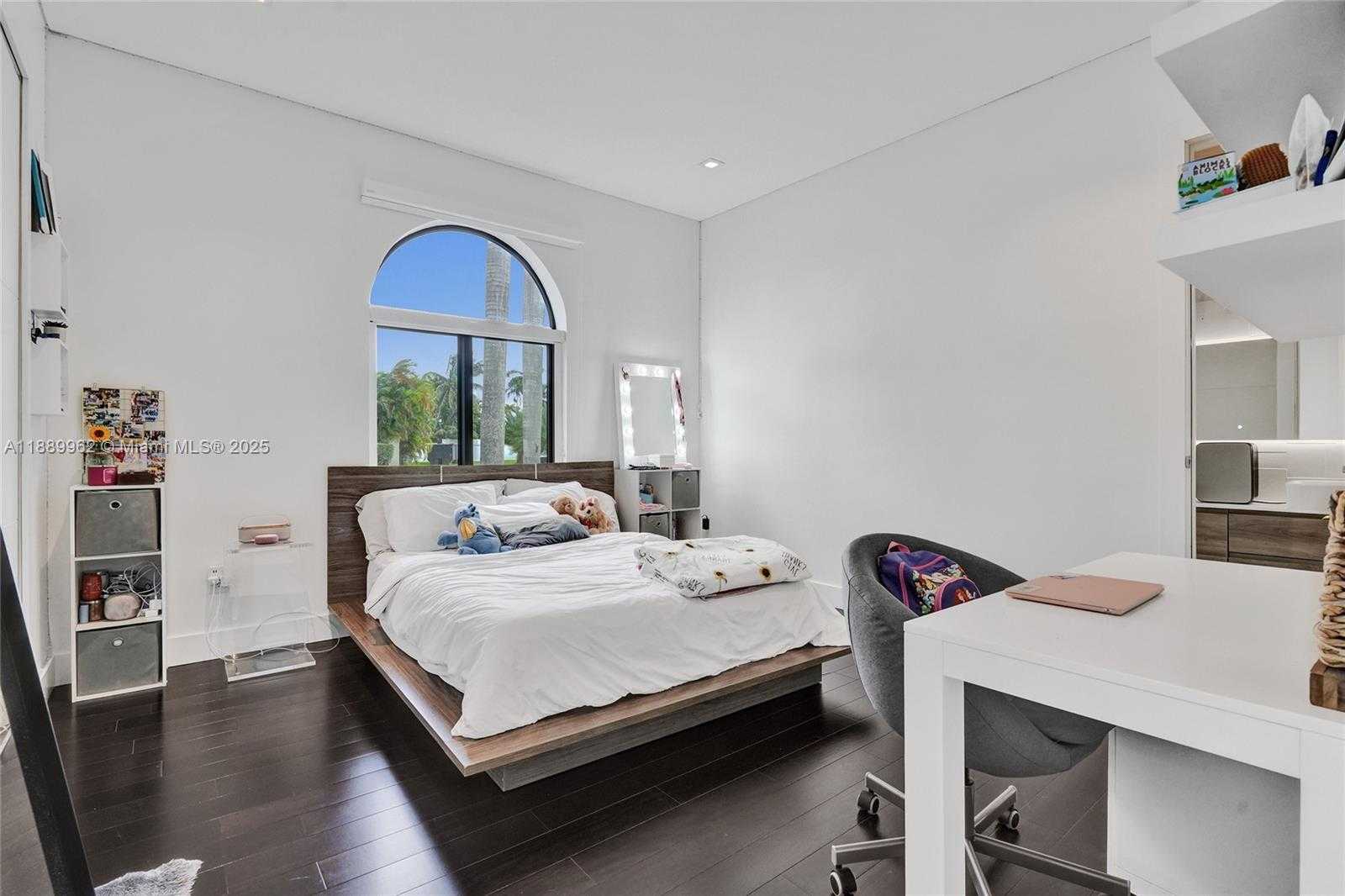 Small Image of 2600 SOUTH WEST 128TH CT, Miami Number 40