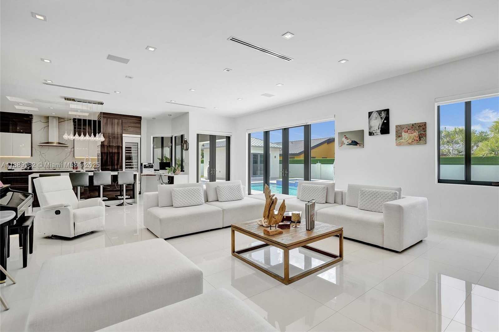 Small Image of 2600 SOUTH WEST 128TH CT, Miami Number 9
