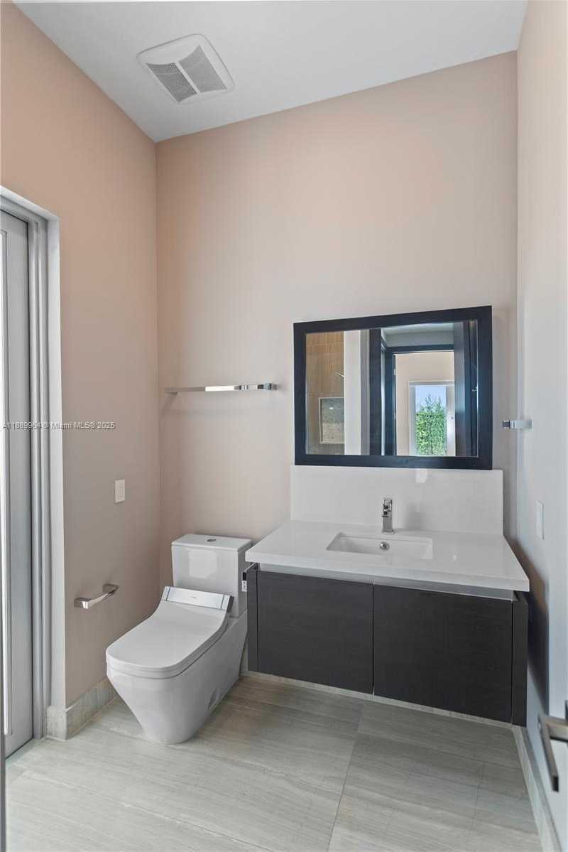 Small Image of 8415 NORTH WEST 34TH DR, Doral Number 35