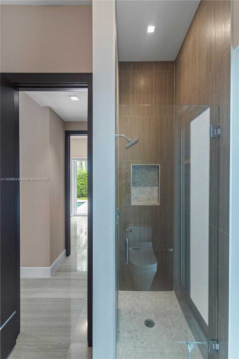 Small Image of 8415 NORTH WEST 34TH DR, Doral Number 36