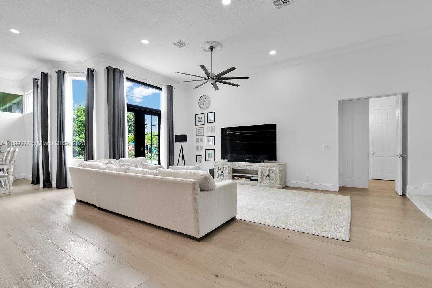 Small Image of 6622 NEWPORT LAKE CIR, Boca Raton Number 12
