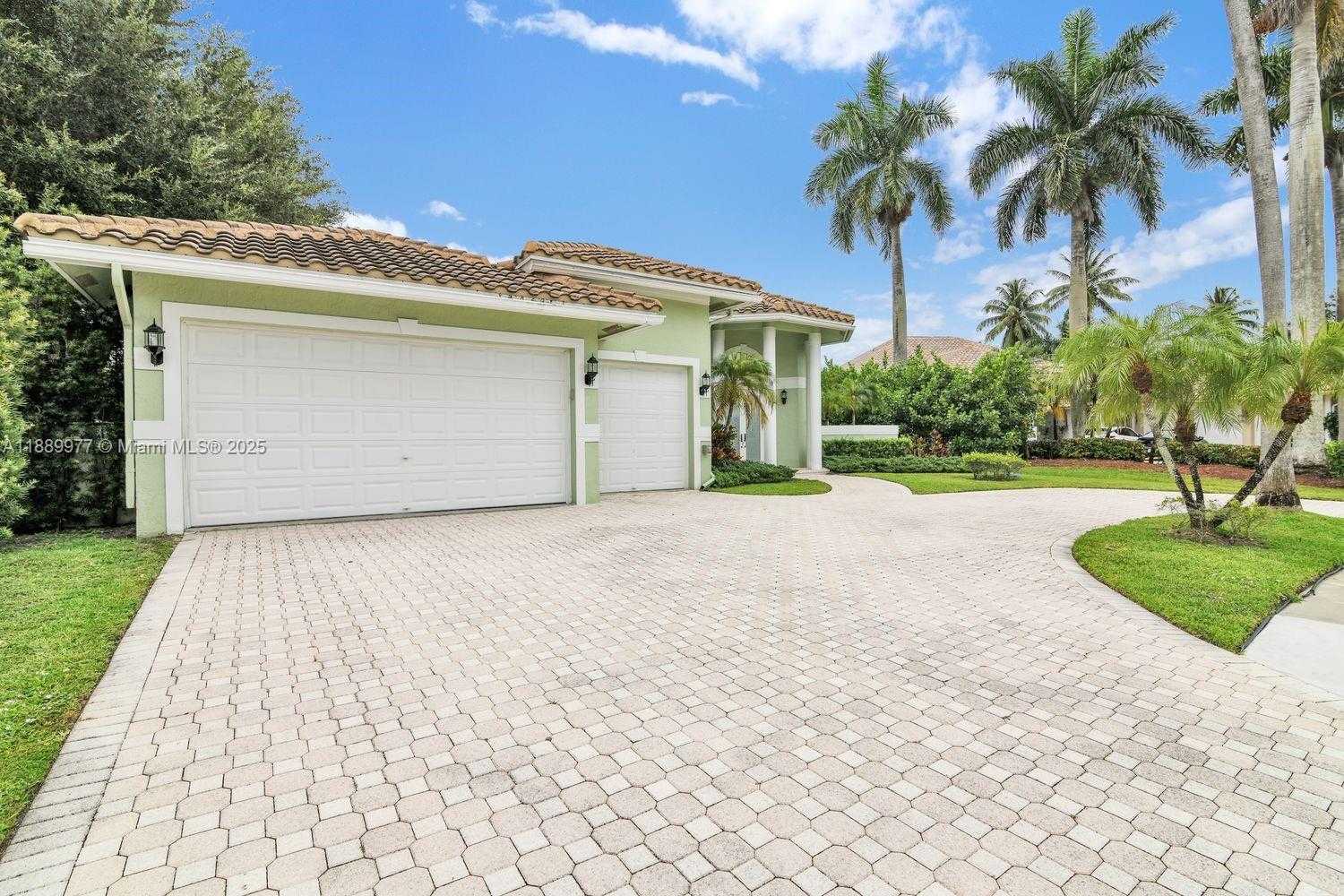 Small Image of 6622 NEWPORT LAKE CIR, Boca Raton Number 2