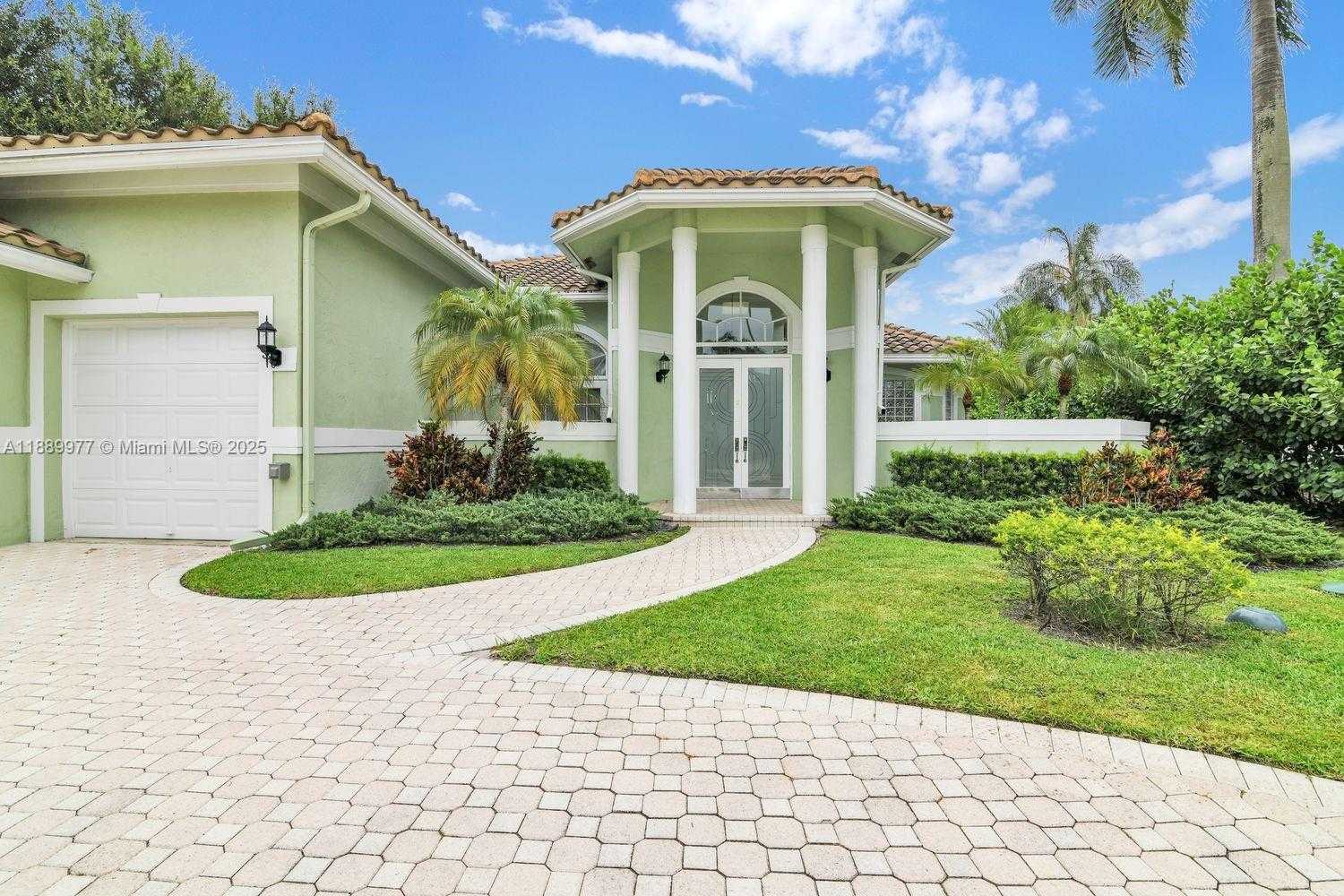 Small Image of 6622 NEWPORT LAKE CIR, Boca Raton Number 3