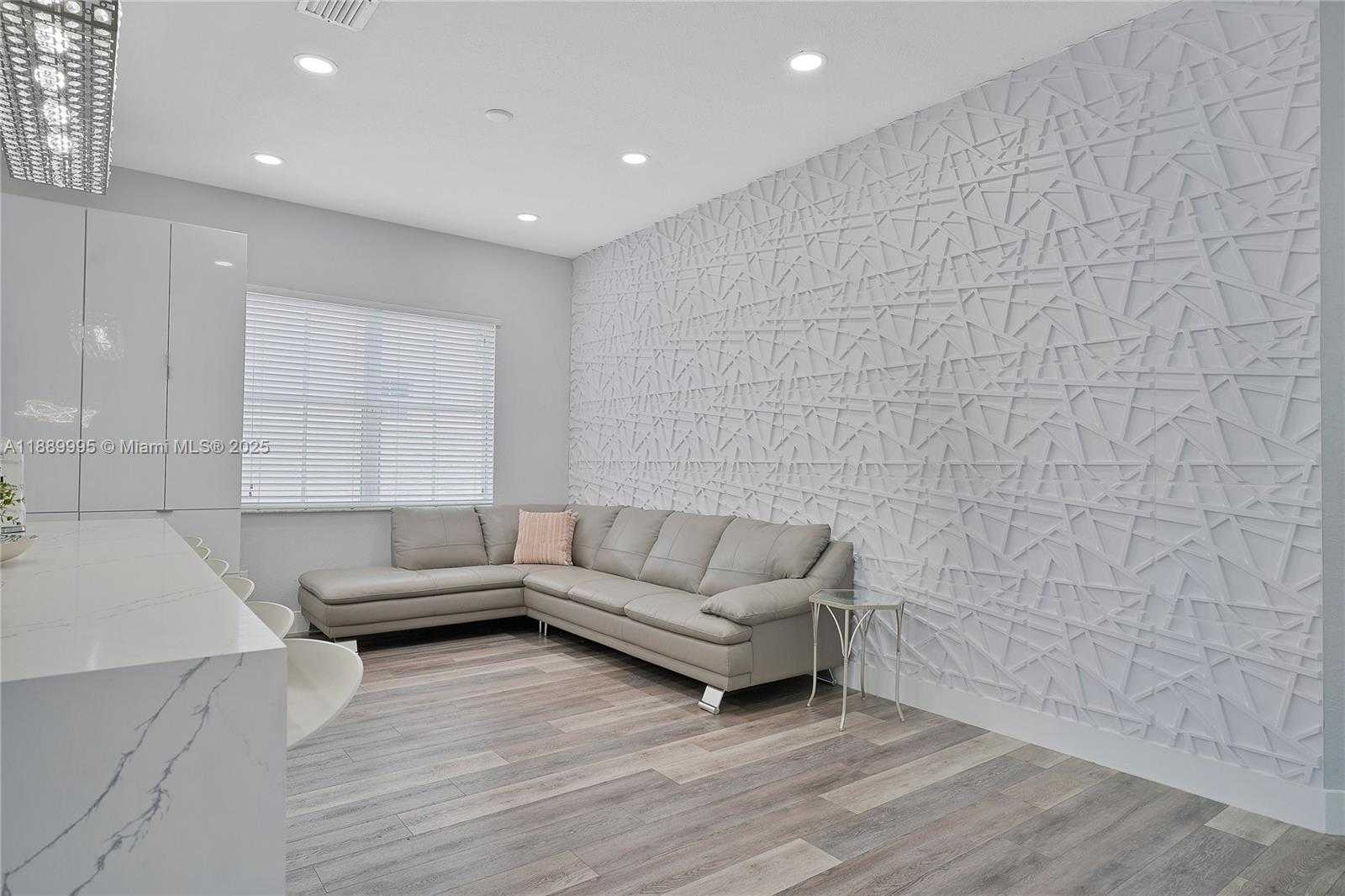 Small Image of 17933 NORTH WEST 87TH PL, Hialeah Number 10