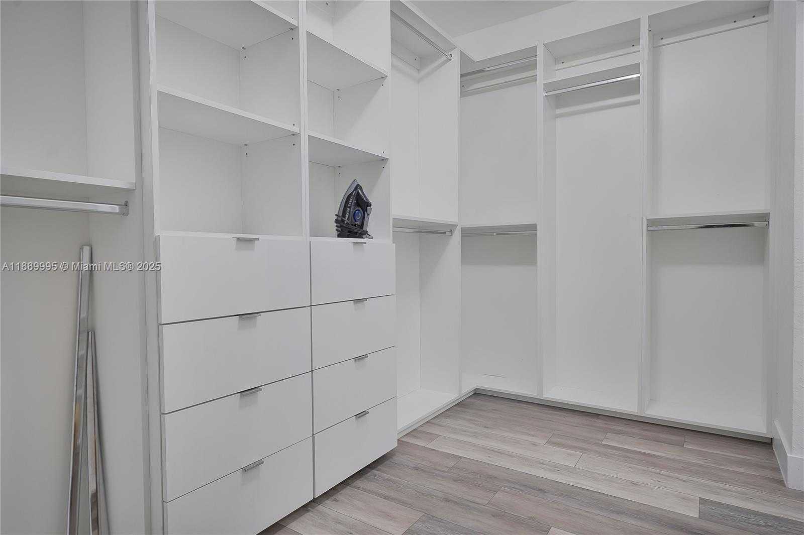 Small Image of 17933 NORTH WEST 87TH PL, Hialeah Number 19