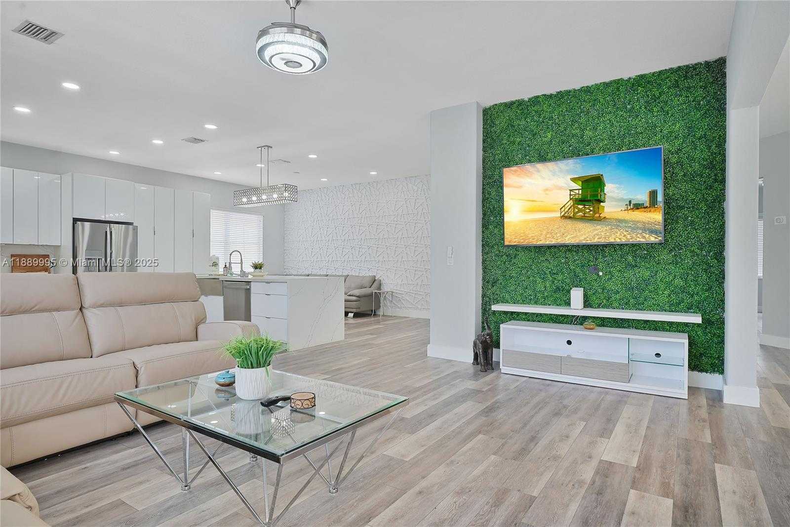 Small Image of 17933 NORTH WEST 87TH PL, Hialeah Number 2