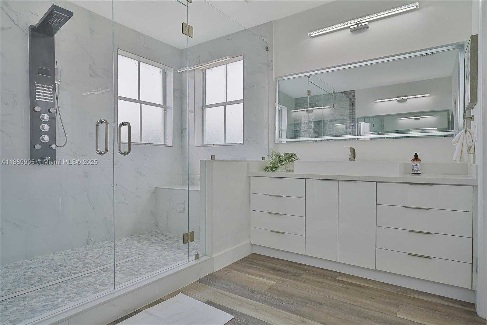Small Image of 17933 NORTH WEST 87TH PL, Hialeah Number 21