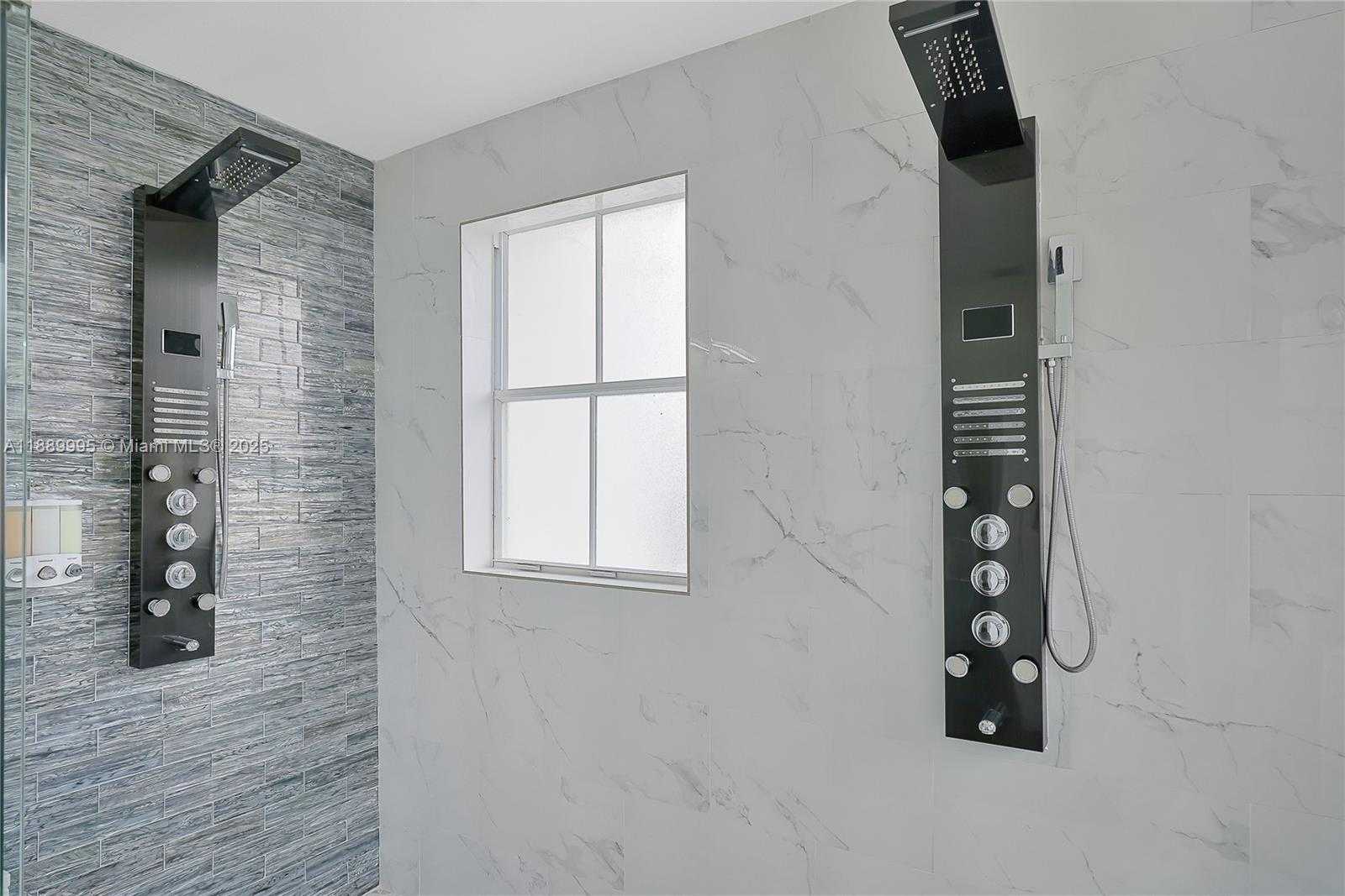 Small Image of 17933 NORTH WEST 87TH PL, Hialeah Number 22