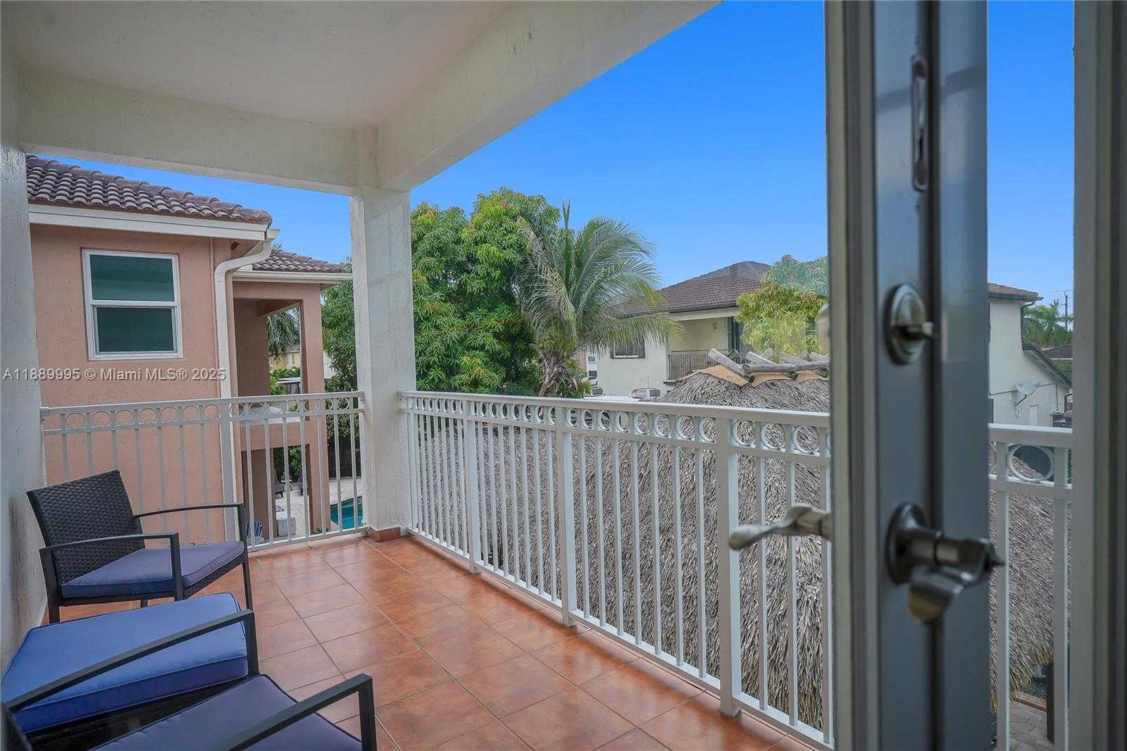 Small Image of 17933 NORTH WEST 87TH PL, Hialeah Number 23