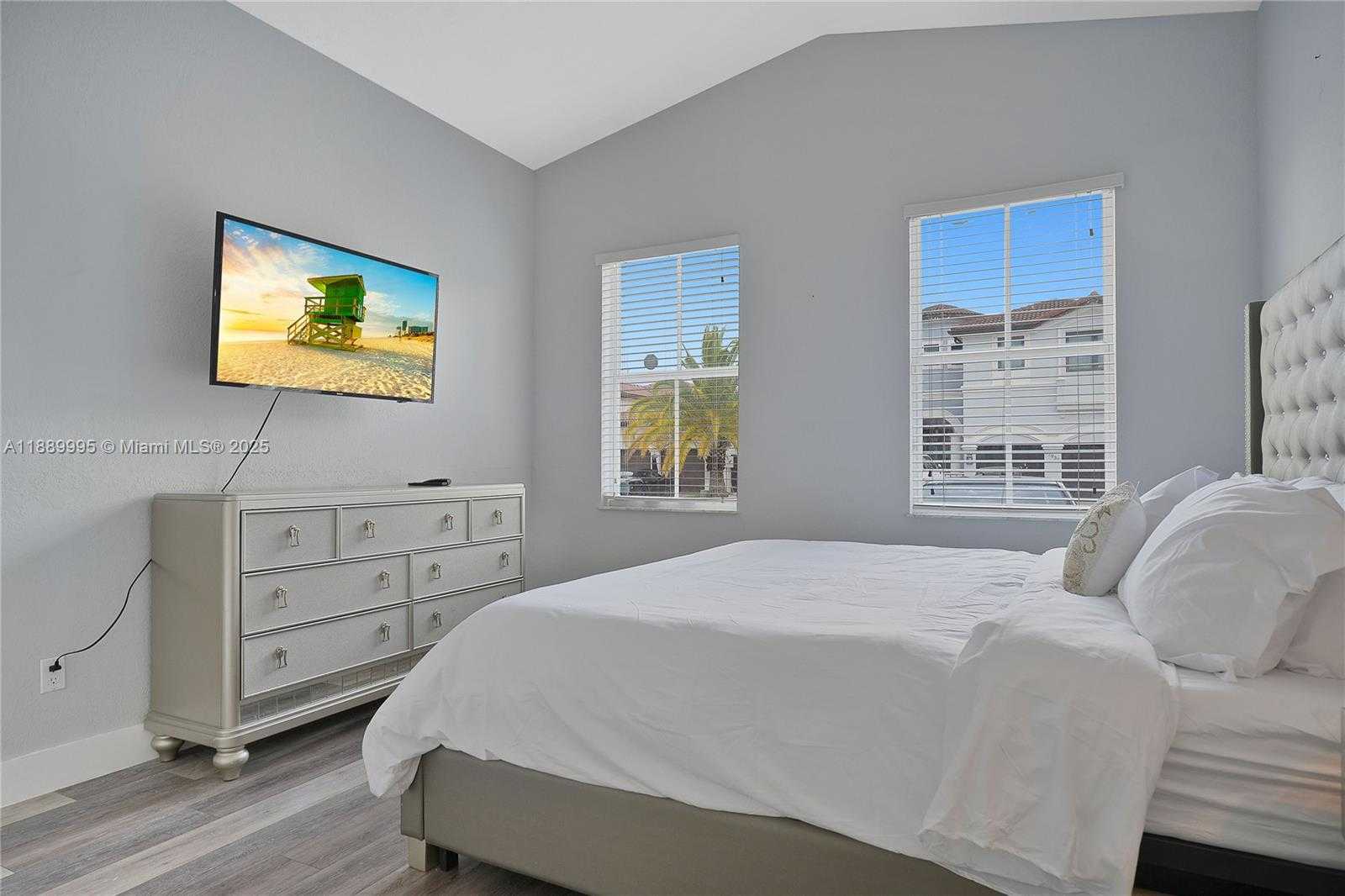 Small Image of 17933 NORTH WEST 87TH PL, Hialeah Number 27