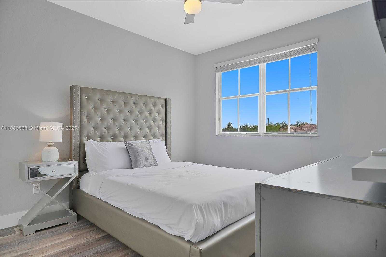 Small Image of 17933 NORTH WEST 87TH PL, Hialeah Number 28