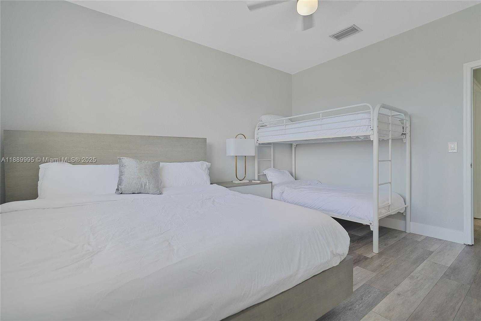 Small Image of 17933 NORTH WEST 87TH PL, Hialeah Number 31
