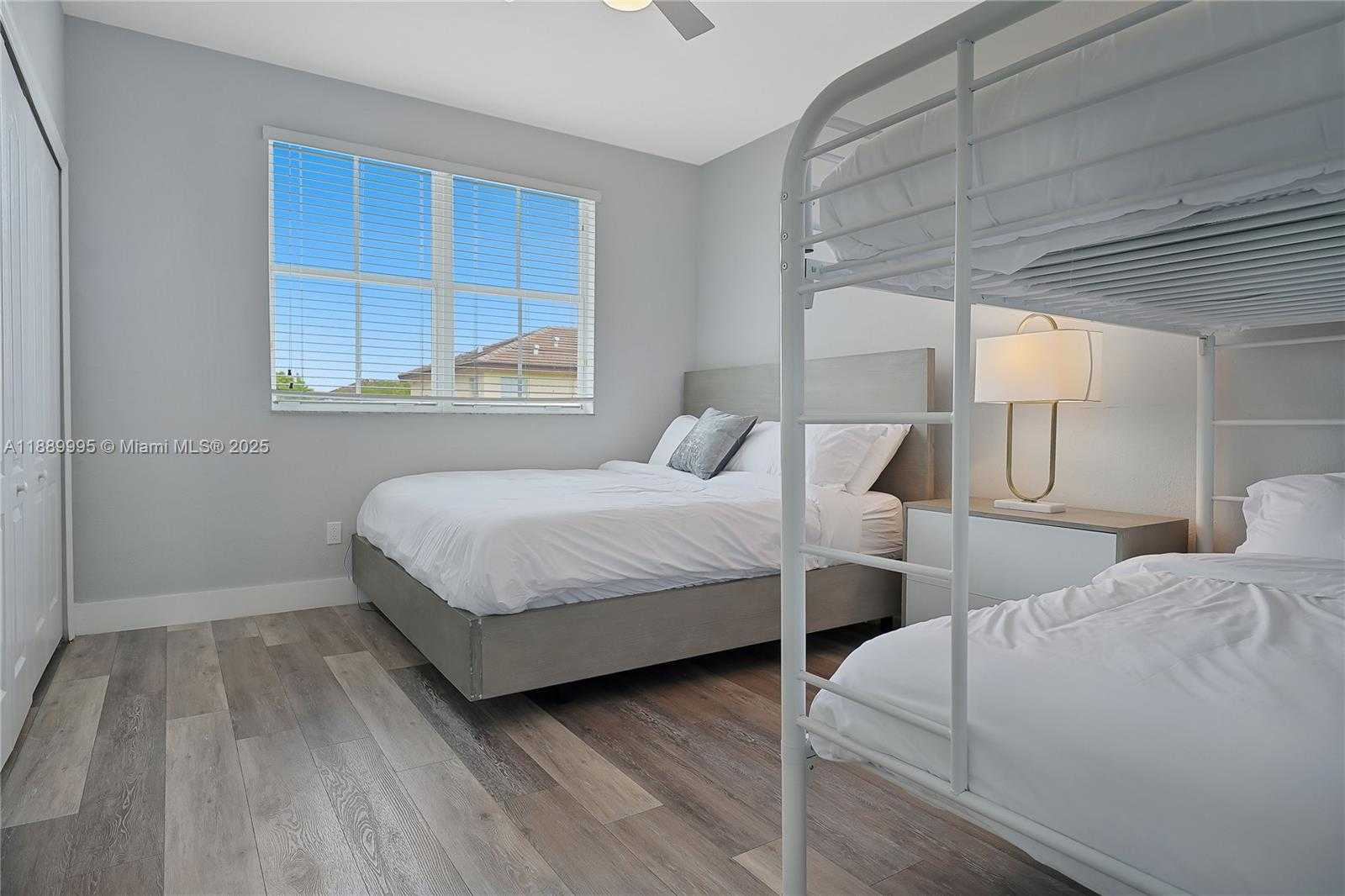 Small Image of 17933 NORTH WEST 87TH PL, Hialeah Number 32
